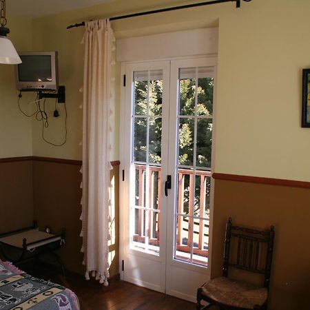 La Casona De Collado Pensionat Hoyos del Collado Exteriör bild