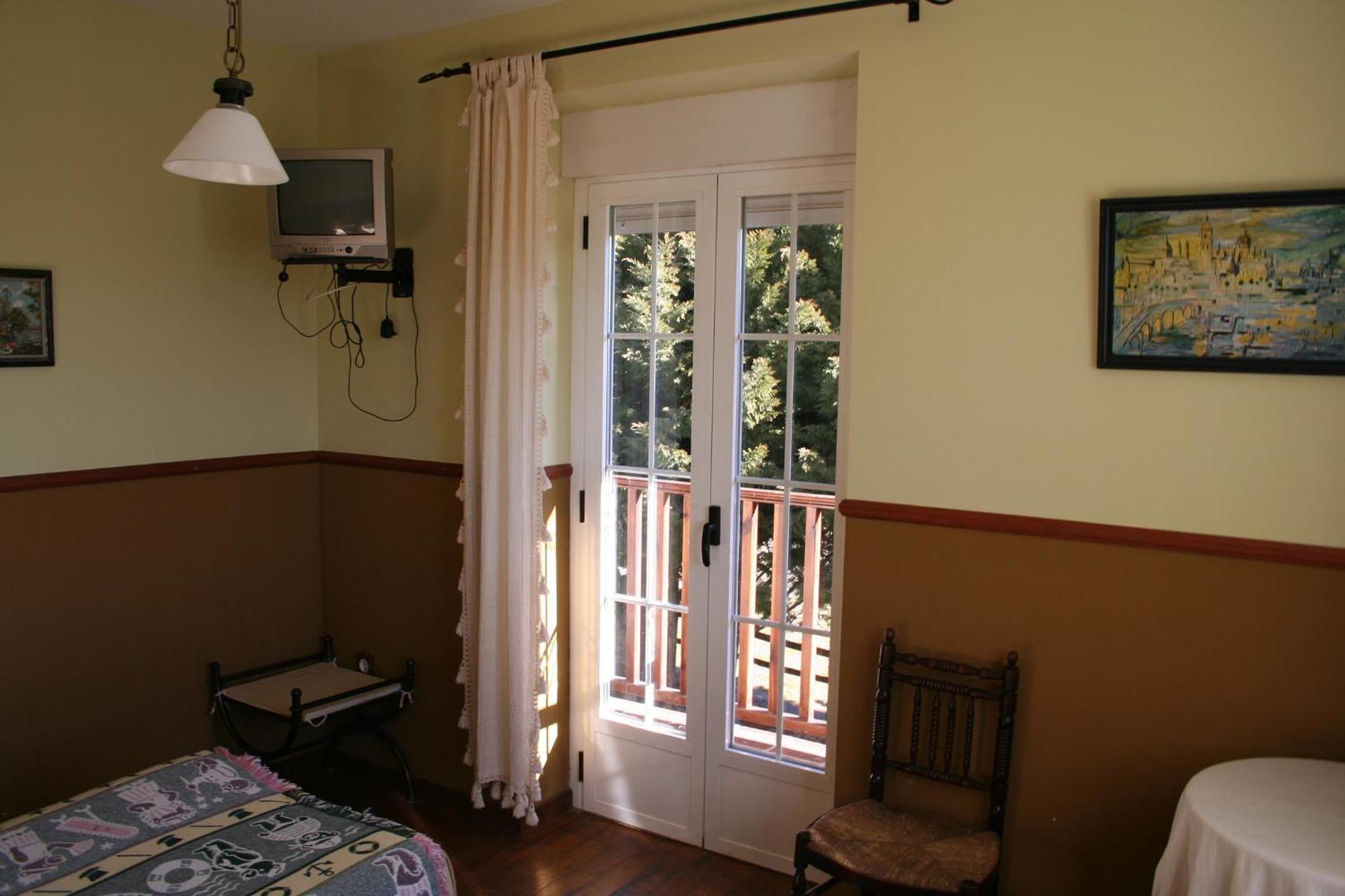 La Casona De Collado Pensionat Hoyos del Collado Exteriör bild