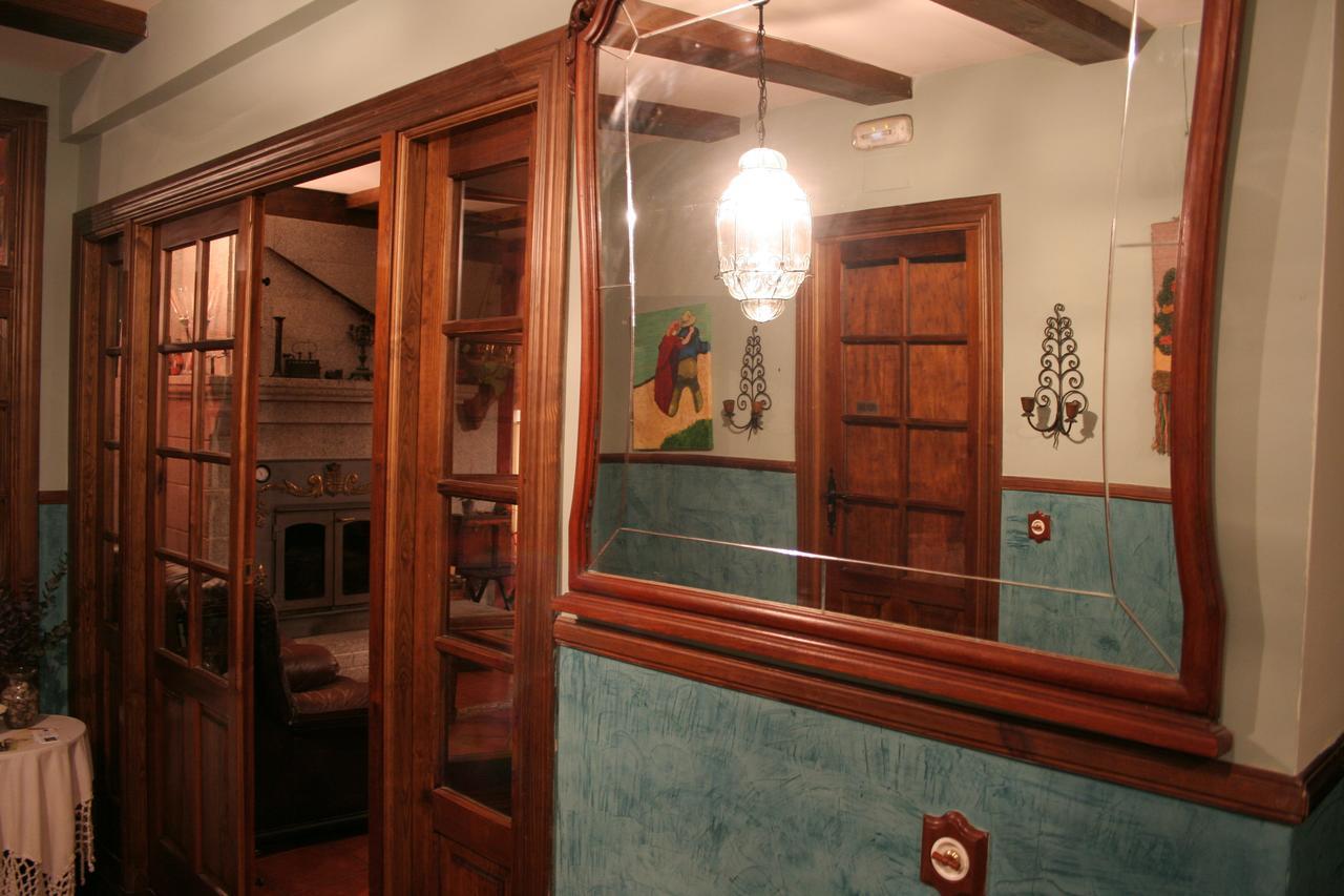 La Casona De Collado Pensionat Hoyos del Collado Exteriör bild
