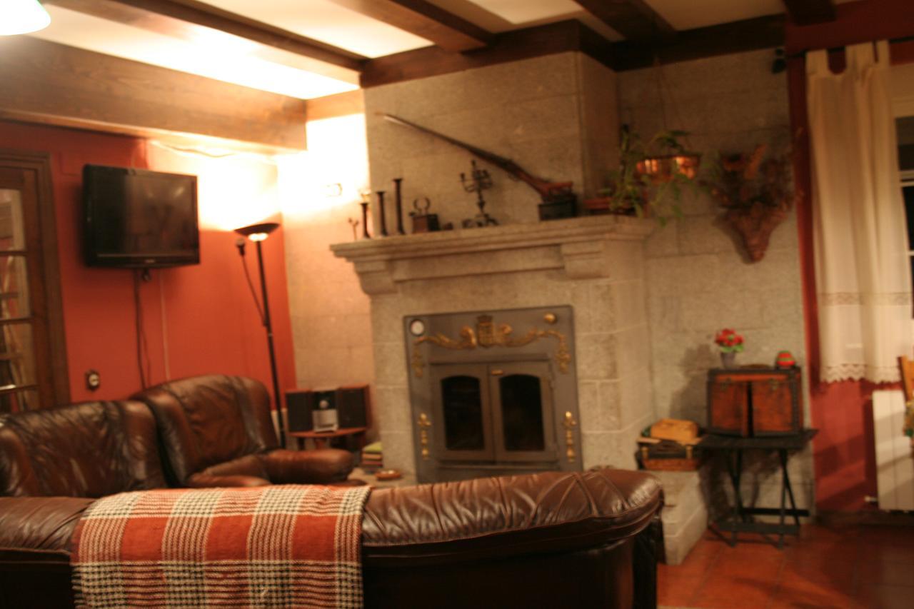 La Casona De Collado Pensionat Hoyos del Collado Exteriör bild