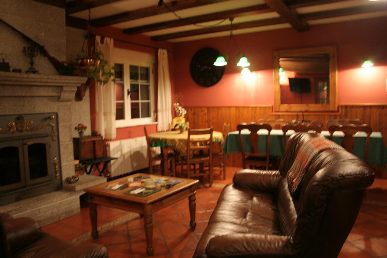 La Casona De Collado Pensionat Hoyos del Collado Exteriör bild